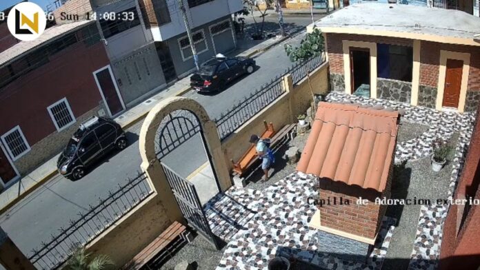 Feligreses y representantes de la iglesia Francisco de Asís piden a la comunidad colaborar con la identificación del malhechor. Foto: Iglesia Francisco de Asís.